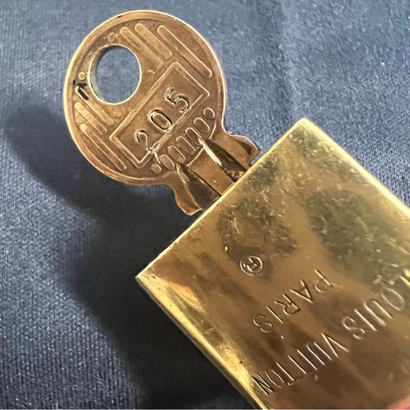 Louis Vuitton Lock #205 - Picture 6 of 9